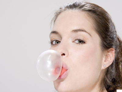 嚼口香糖能缓解坐飞机耳痛