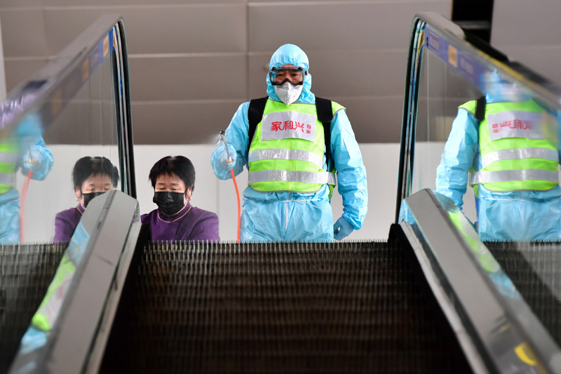 山西太原：机场加强防控 保障旅客出行安全