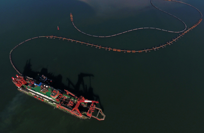 河北唐山：海上重点交通项目复工