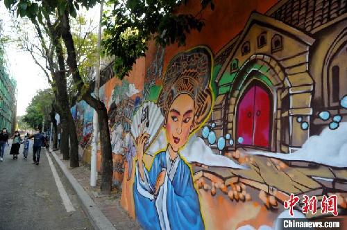 福州：涂鸦壁画扮靓文化街区
