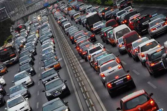 公安部:全国汽车保有量2.7亿辆 北京超600万辆居首