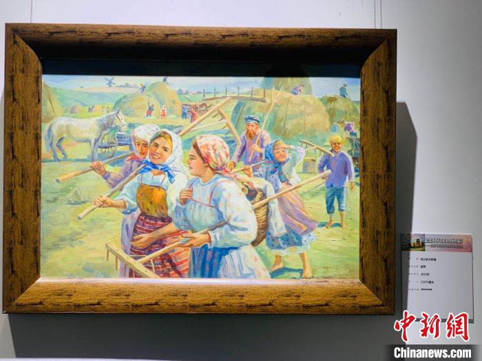 “俄罗斯著名画家油画精品展”启幕 引八方游客驻足